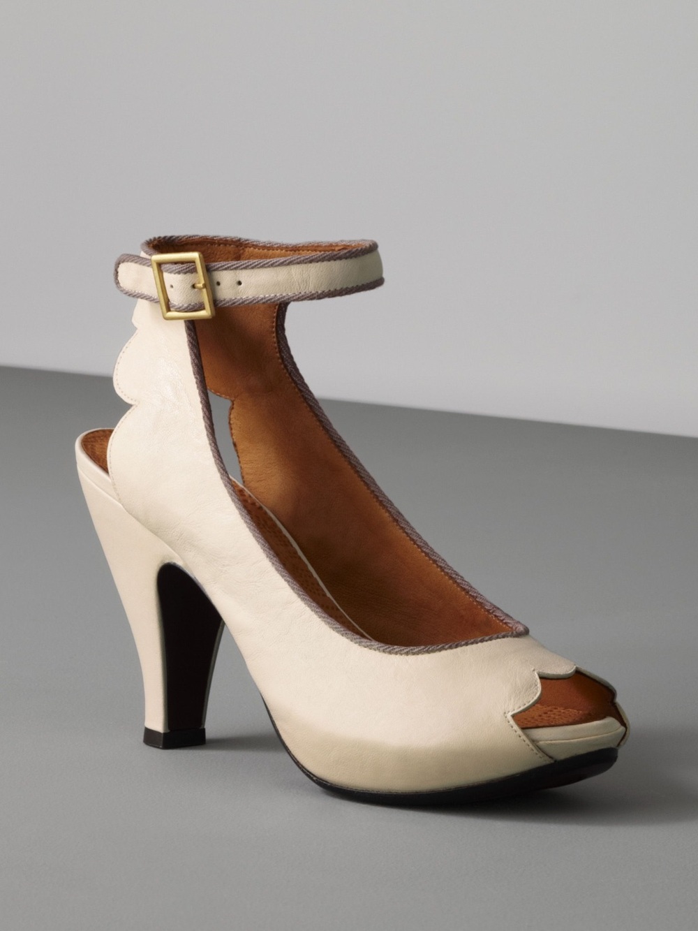 Chie Mihara Scalloped Peep Toe Ankle Strap Heels Cream Off-White Size 40 / US 9.